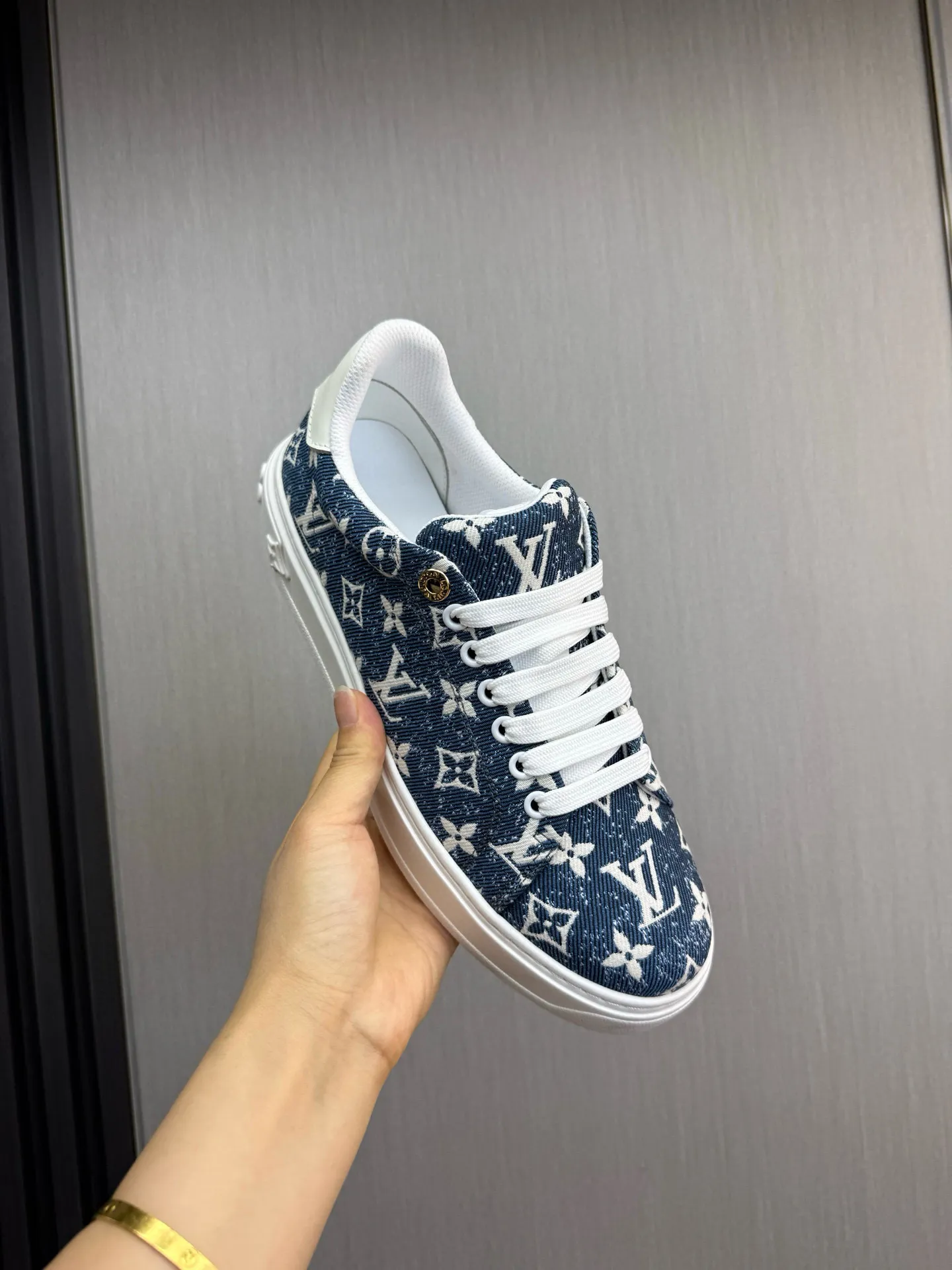 Factory price: 520💰LOUIS VUITTON [Louis VUITTON] The new trendy Lv is on the market🎁, casual and fashionable men's shoes👟The upper is made of imported original fabric + cowhide mesh lining, the original wear-resistant rubber outsole, the version is simple and elegant, exclusive for trendy men. Code number: 38-44, customized 45, 46